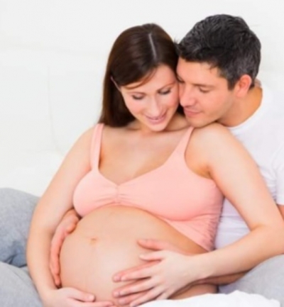 Una mujer sin pareja puede acumular el permiso de maternidad y paternidad