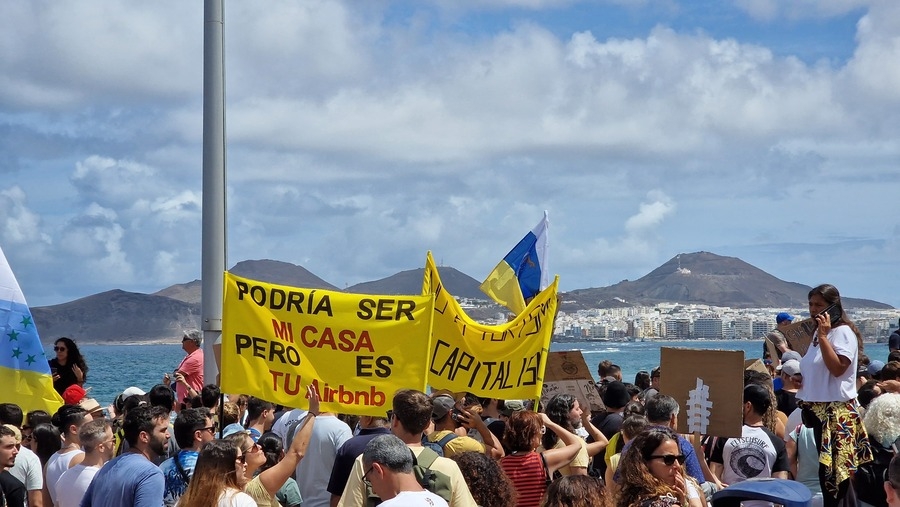 Turismo masivo y cómo verlo venir: una lección canaria y mediterránea para el norte peninsular